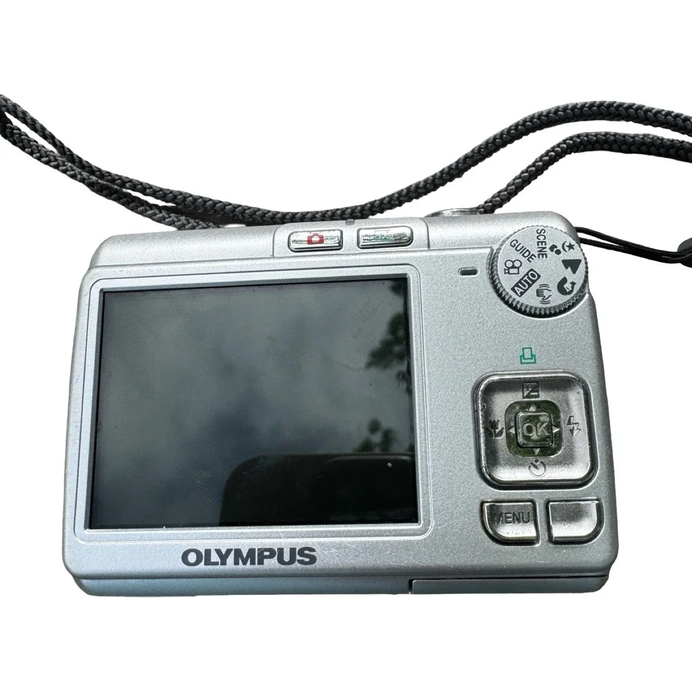Olympus FE-210 Digital Camera‎ Silver parts only7.1MP 3x Zoom Y2K Digicam